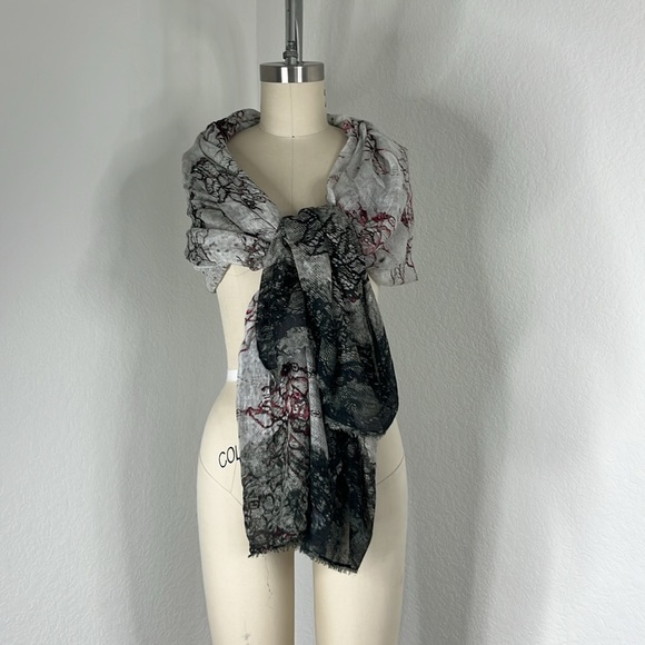 813 Cashmere Ottotredici Paisley Floral Ombre Gradient Scarves